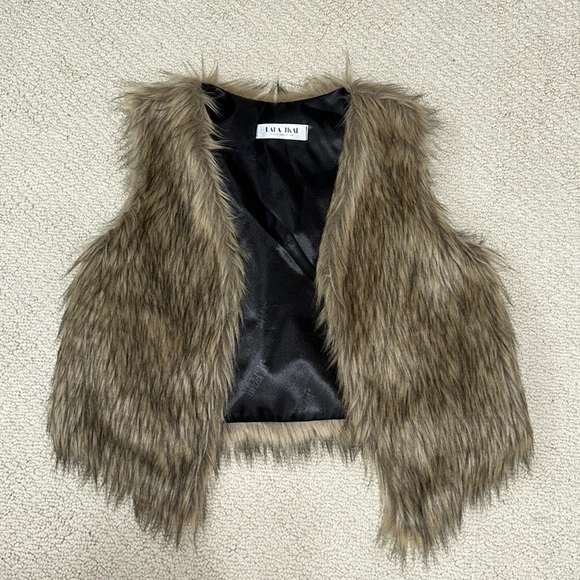 Jackets & Blazers - Cropped Fur Vest